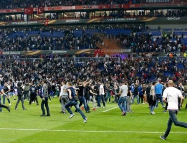Champions League:Τρελοί πανηγυρισμοί στον Ερυθρό Αστέρα για την πρόκριση-Μπούκαραν στο γήπεδο οι οπαδοί (βίντεο)